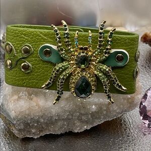 3.9.26-4 Green Leather Adjustable Bracelet with Rhinestone Spider Bling